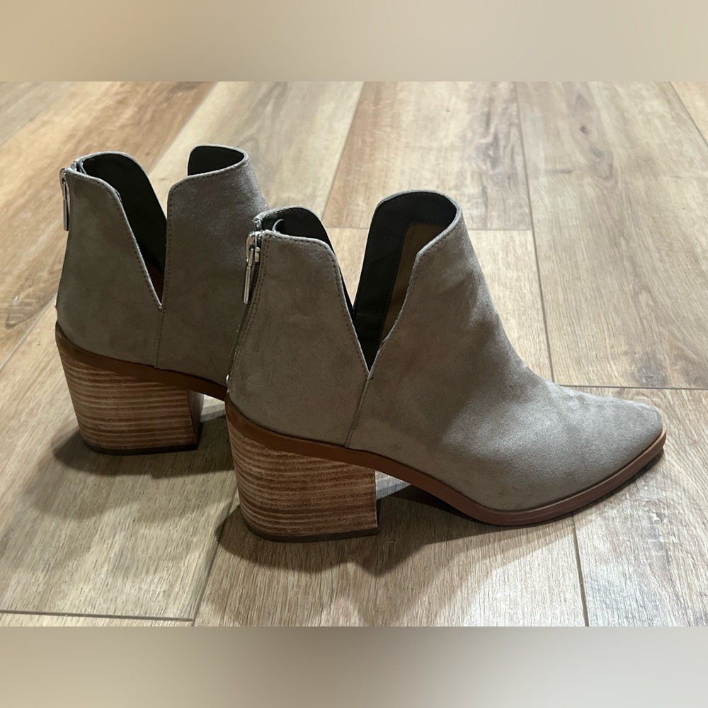 BP Women's Grey Suede Heeled Ankle Booties size 8 - Picture 1 of 8